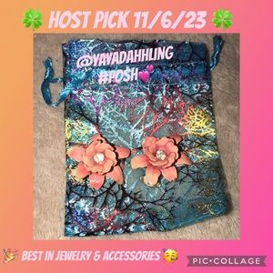 Vintage pink flower clip ons 💕